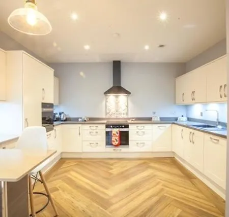 Stylish 2 Bedroom Apartment In Park Circus, West End Glasgow Exterior photo