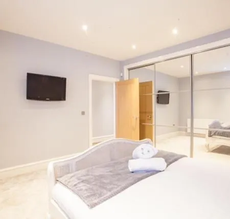Stylish 2 Bedroom Apartment In Park Circus, West End Glasgow Exterior photo