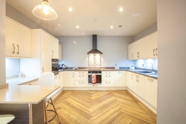 Apartment Stylish 2 Bedroom In Park Circus, West End *