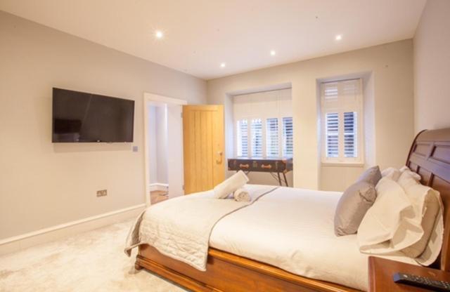 Stylish 2 Bedroom In Park Circus, West End Apartment Glasgow