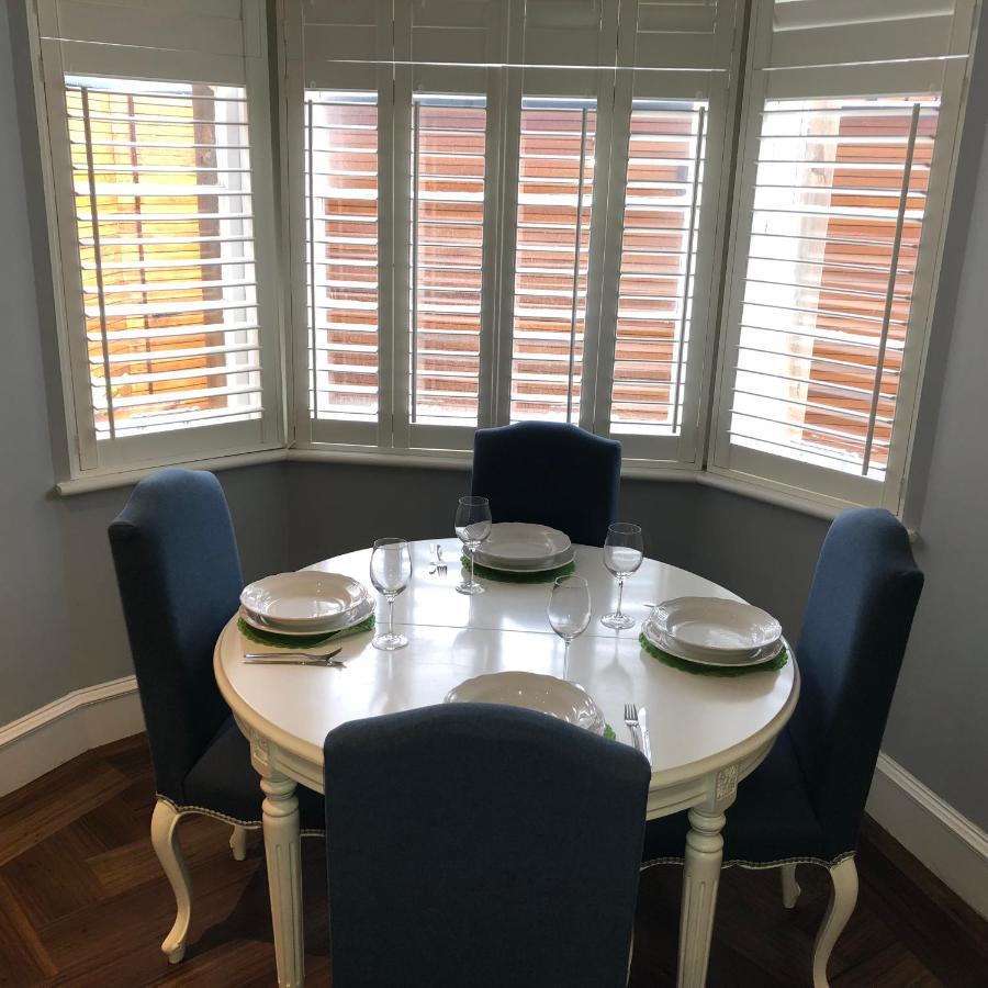 Stylish 2 Bedroom In Park Circus, West End Apartment